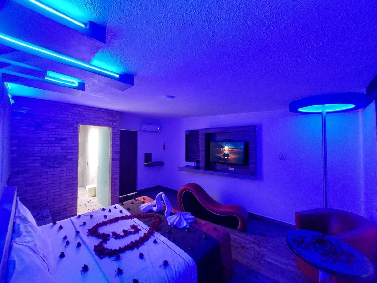 Hotel Bataclan Temixco Exteriör bild